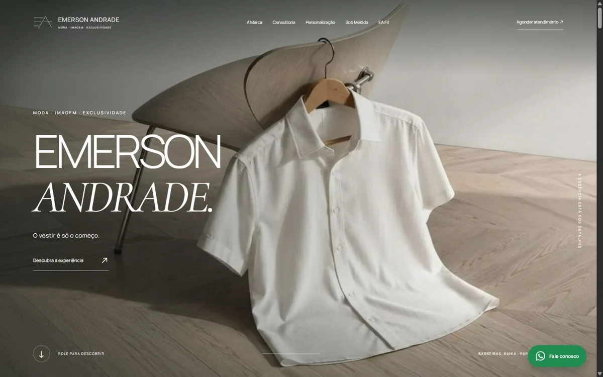 Site Emerson Andrade: identidade editorial de moda masculina com uma camisa branca em destaque